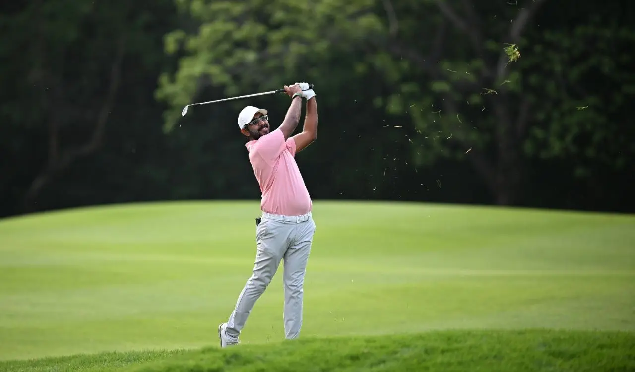 Kapil Dev urges Indian golfers to play fearlessly at Asian Games