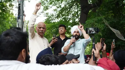 AAP leaders booked for cop assault during Kejriwal visit
