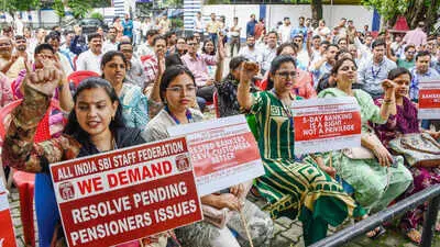 Finance ministry urges bank employees to call off September strike