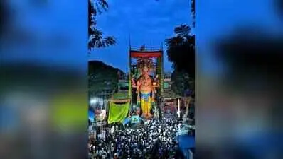 Hyderabad Ganesh festival draws 15,000 on opening day