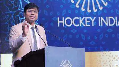 Hockey India president files police complaint, former players protest