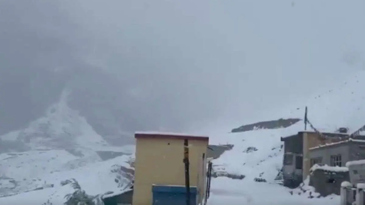NH-05 blocked in Himachal's Kinnaur due to shooting stones, mudslides