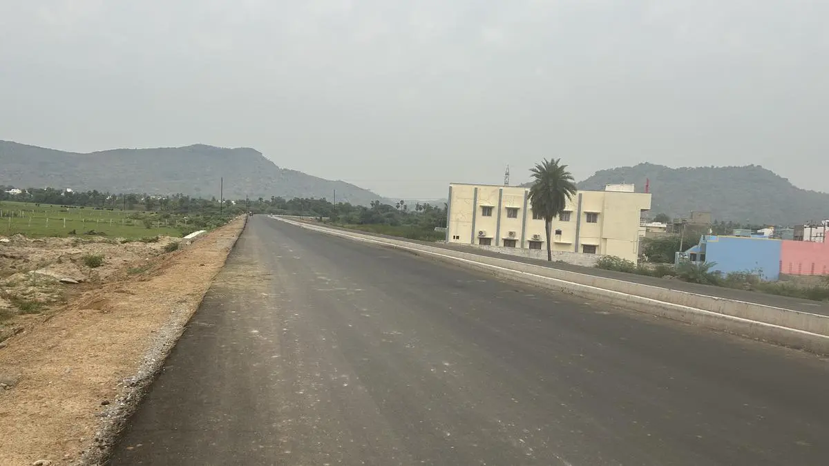 Vellore motorists seek streetlights on new ₹90 crore VIT High Road