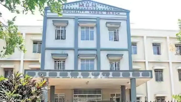 Ceiling collapse at Telangana hospital injures six