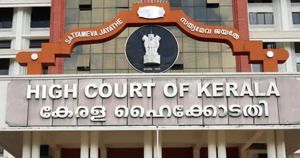 Kerala HC asks why no FIR in payoff case against Pinarayi Vijayan