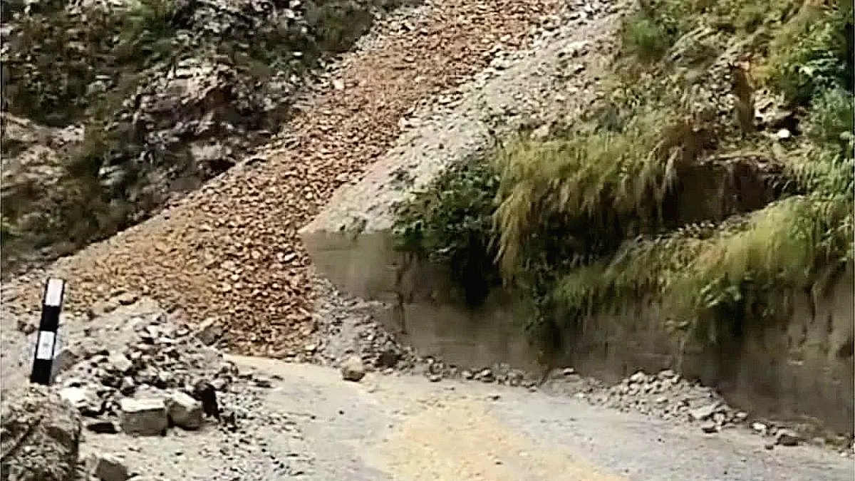 Landslide strands pilgrims, Kedarnath yatra halted