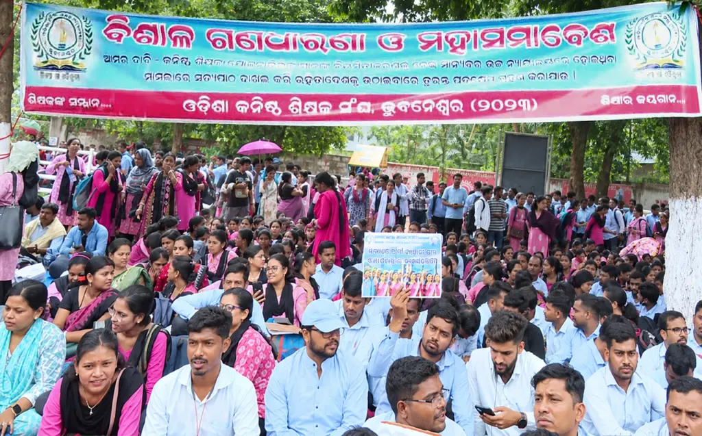 Over 13,000 junior teachers protest in Bhubaneswar for job regularisation