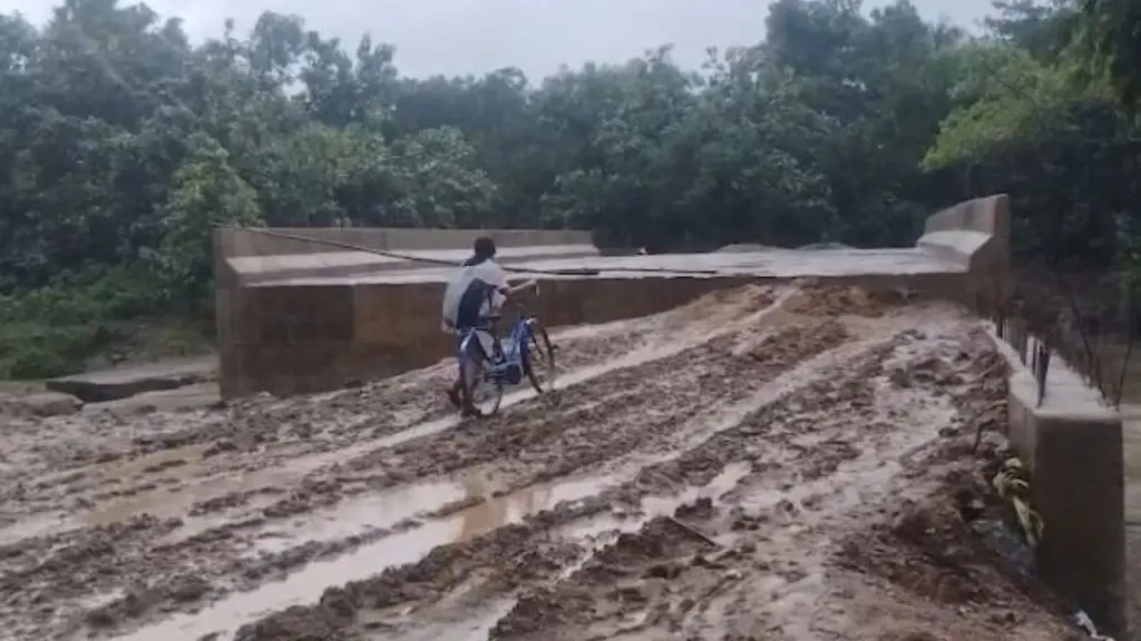 Heavy rain washes away temporary road in Ganjam, six villages cut off