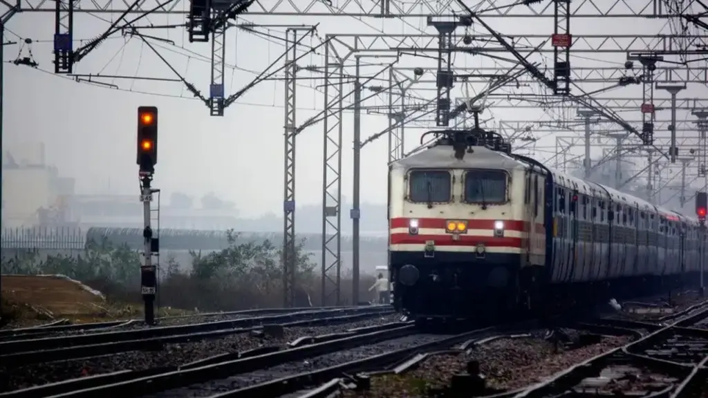 ECoR adds extra coaches to Bhubaneswar, Puri, Sambalpur trains for October rush