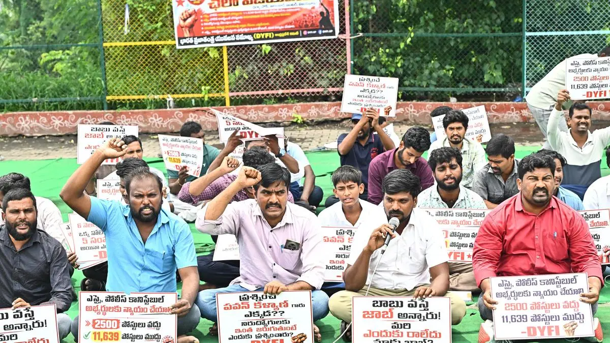 DYFI demands 11,639 more constable posts in Andhra Pradesh