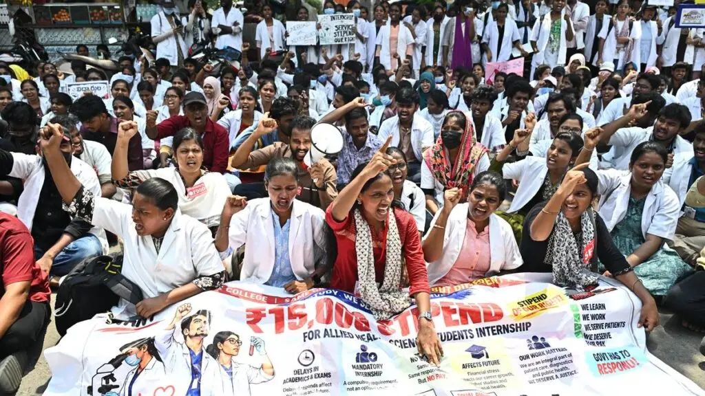 Paramedical students demand Rs 15,000 monthly stipend in Andhra