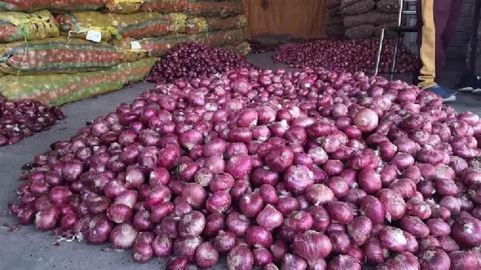 सरकारी प्याज 35 रुपये, बाजार में 70, जानिए क्यों बढ़े दाम