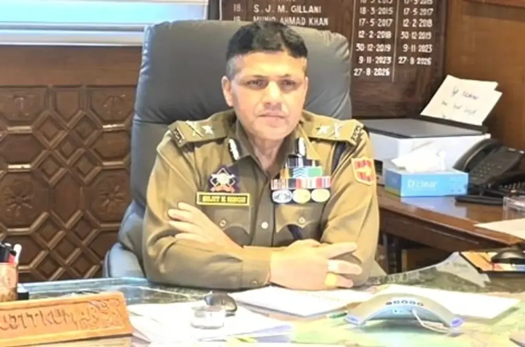 IGP Kashmir orders SMART, digital beat policing for all stations