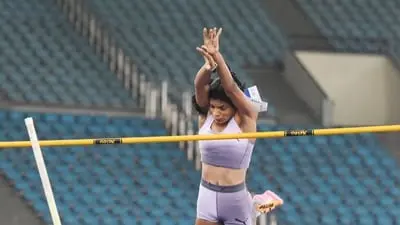 Anushka Yadav breaks meet record, Baranica Elangovan wins pole vault gold