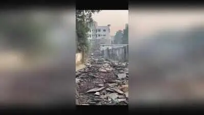 Landowner blocks road, 450 Pune families stranded overnight