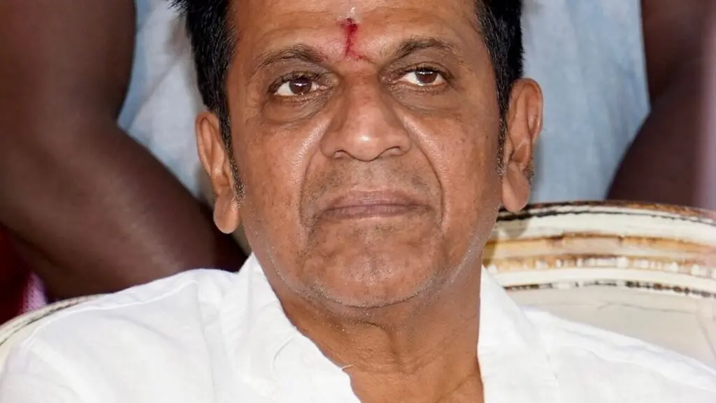Shivarajkumar escapes firecracker mishap at Bail event in Chitradurga