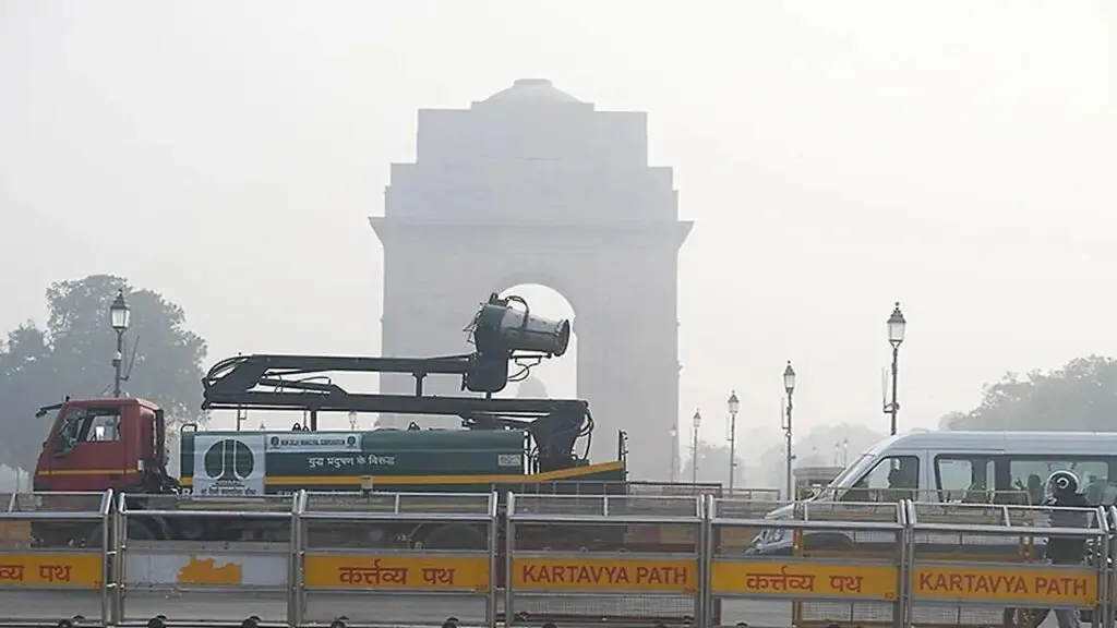 Delhi AQI at 160, IMD predicts clear skies, minimum 16°C