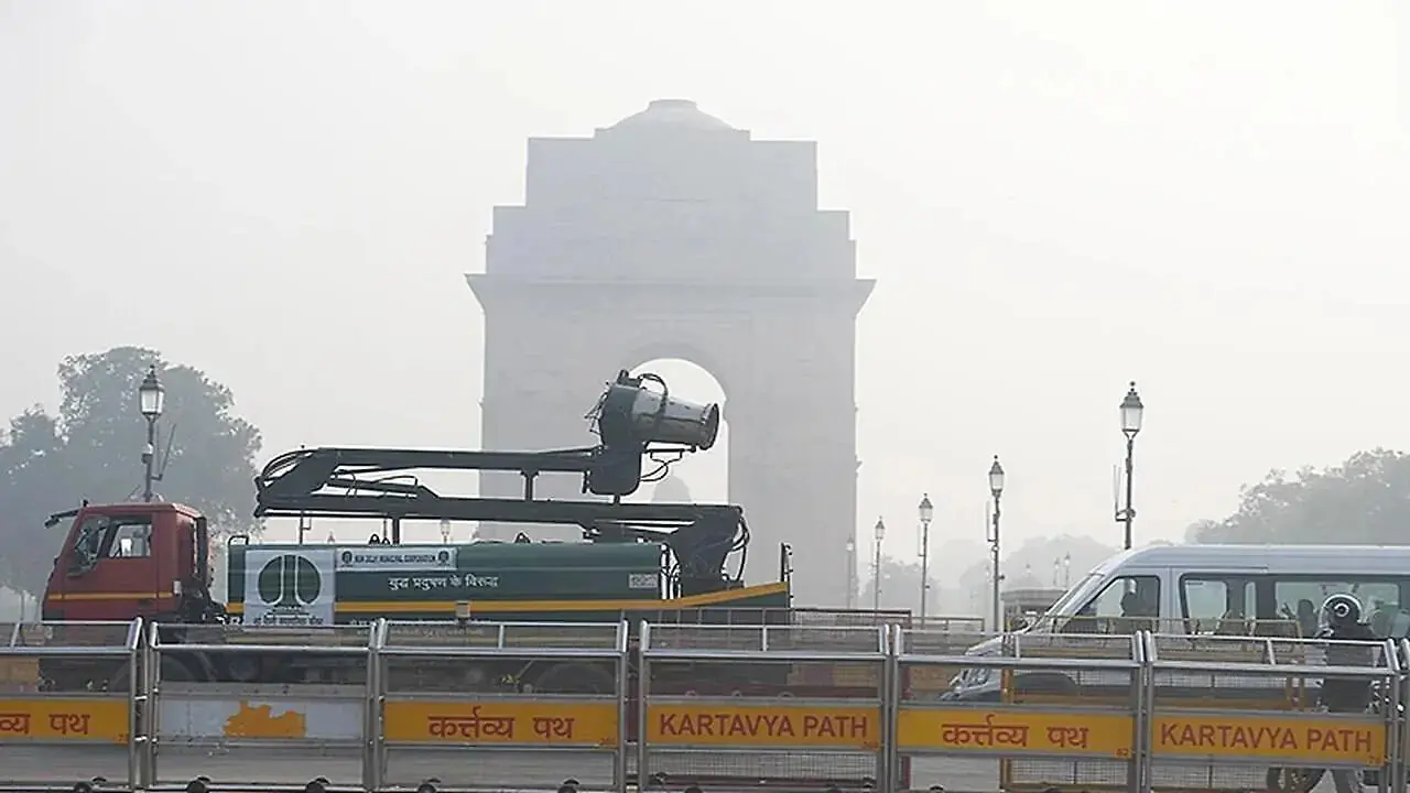 Delhi AQI at 160, IMD predicts clear skies, minimum 16°C
