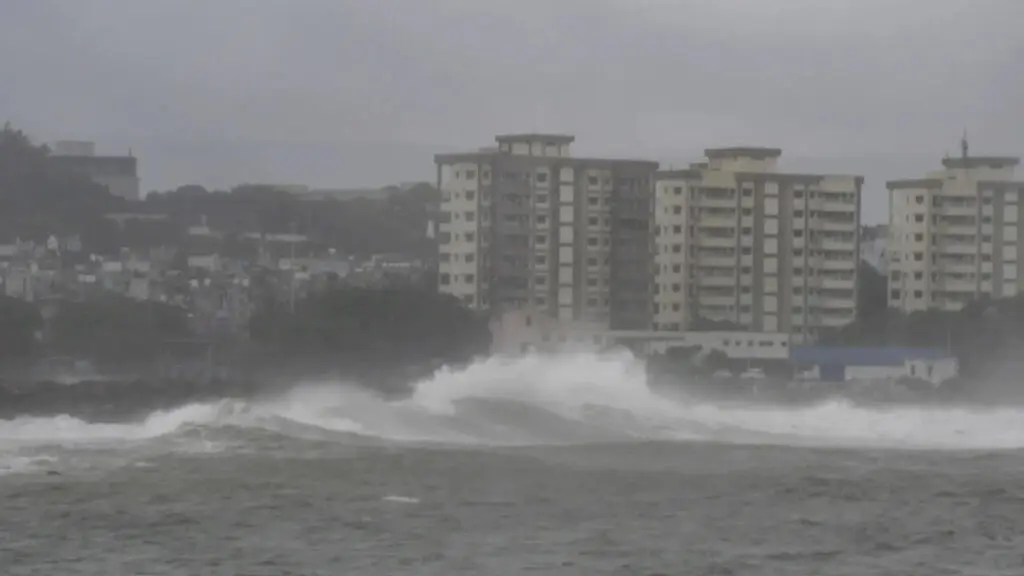 Cyclone Arnab kills 3 in Andhra Pradesh, over 180,000 evacuated