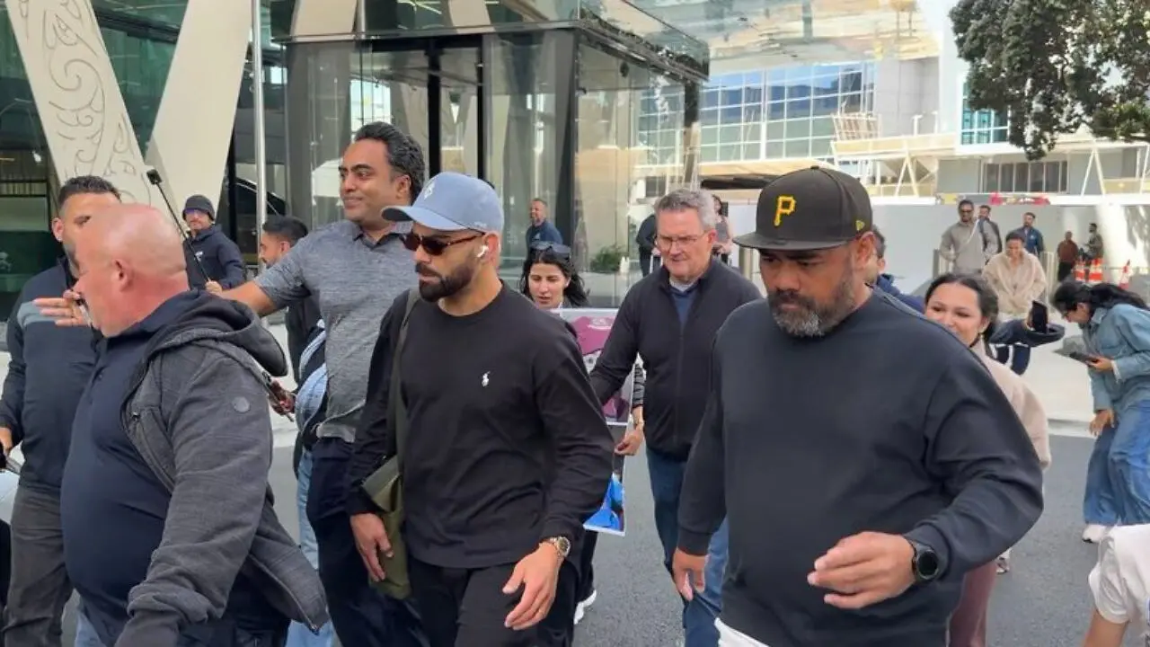Kohli lands in Auckland, mobbed by fans ahead of NZ ODIs