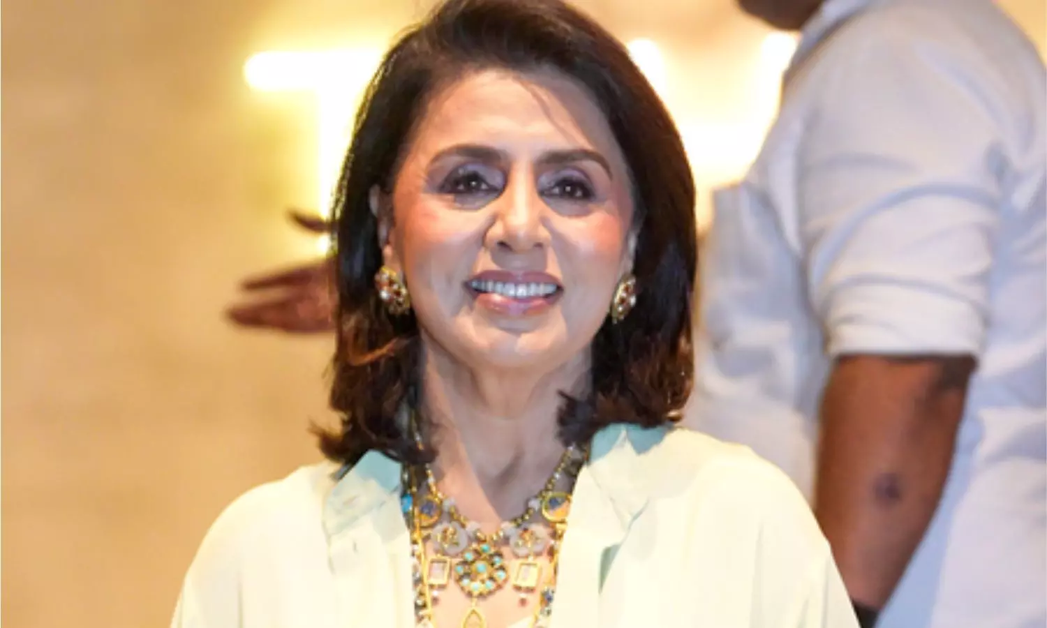 Neetu Kapoor takes dig at paparazzi over 'back' shots