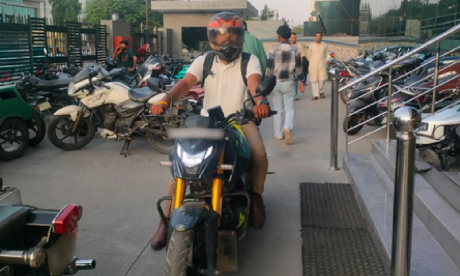 NSO survey: Rs 785 average monthly commute cost, two-wheelers lead