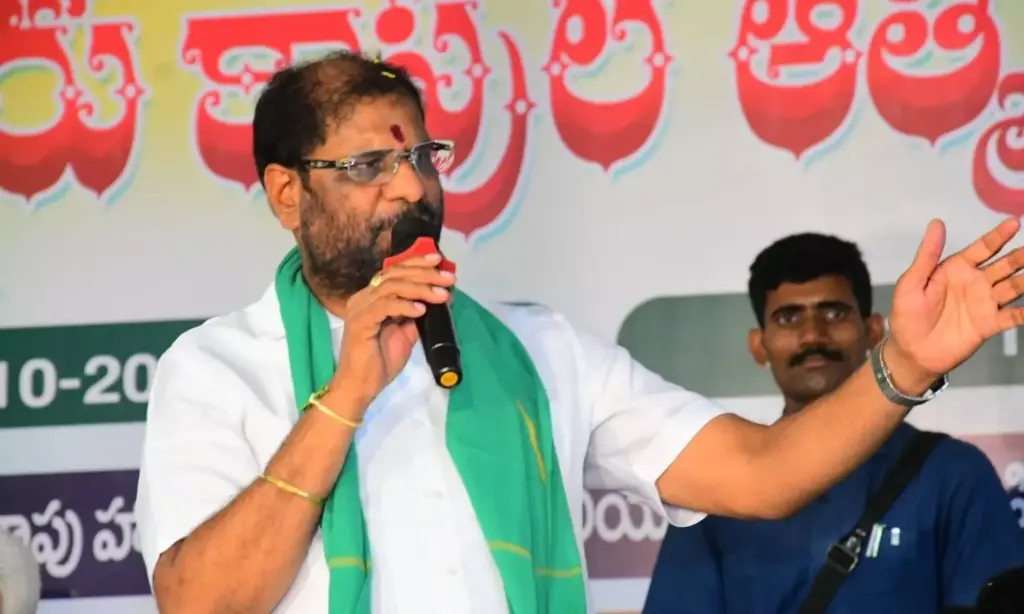 Vaddiraju demands Rs 5,000 crore for Munnuru Kapu Corporation