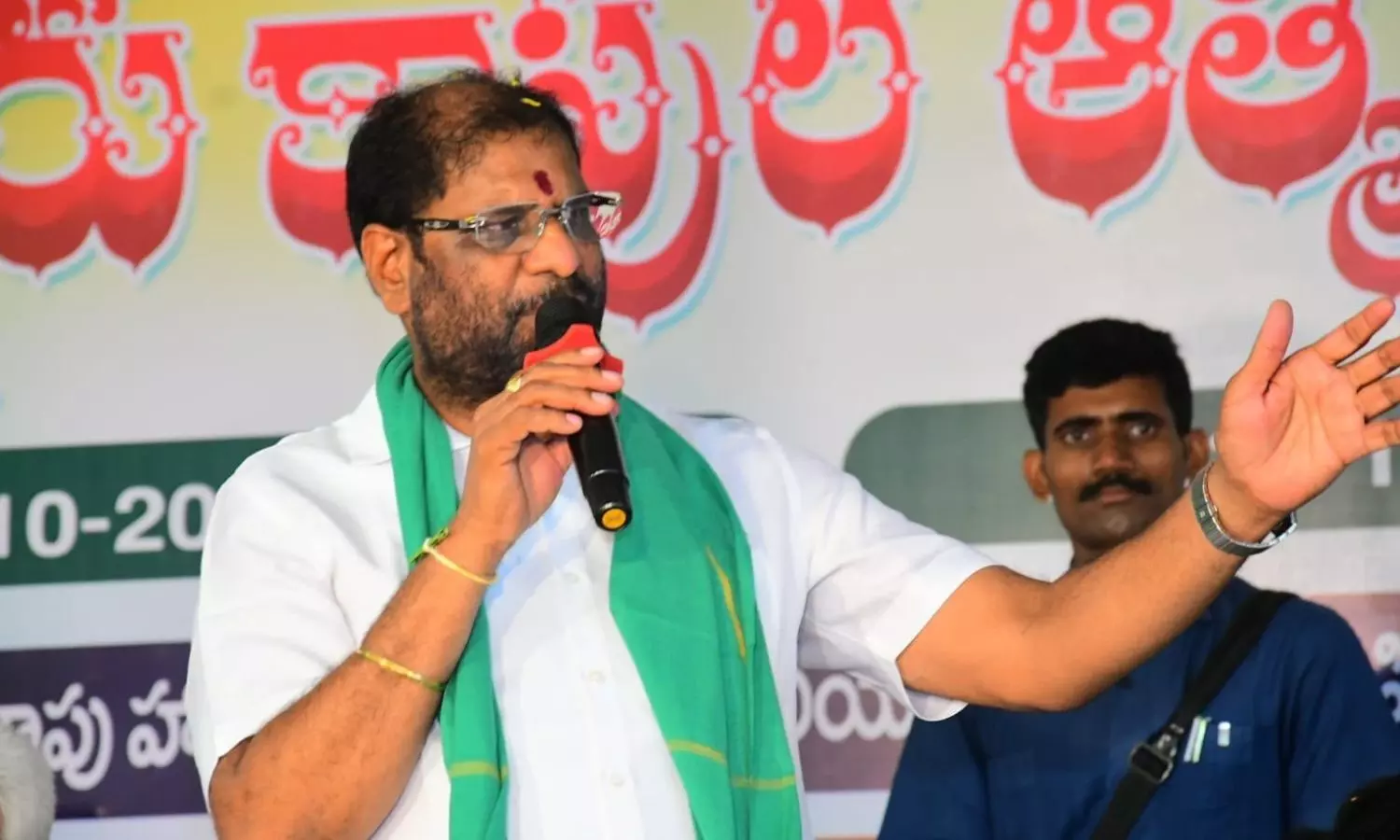 Vaddiraju demands Rs 5,000 crore for Munnuru Kapu Corporation