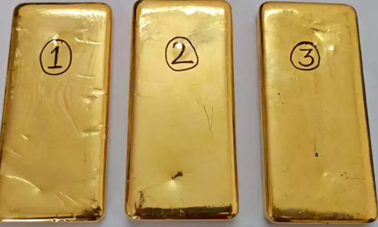 DRI seizes gold and currency worth Rs 5.84 crore near Vijayawada