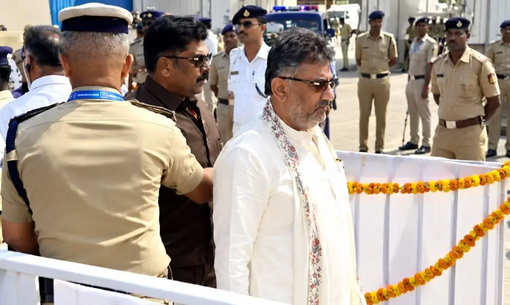 Karnataka ministers stopped at Dasara, Tangadagi objects