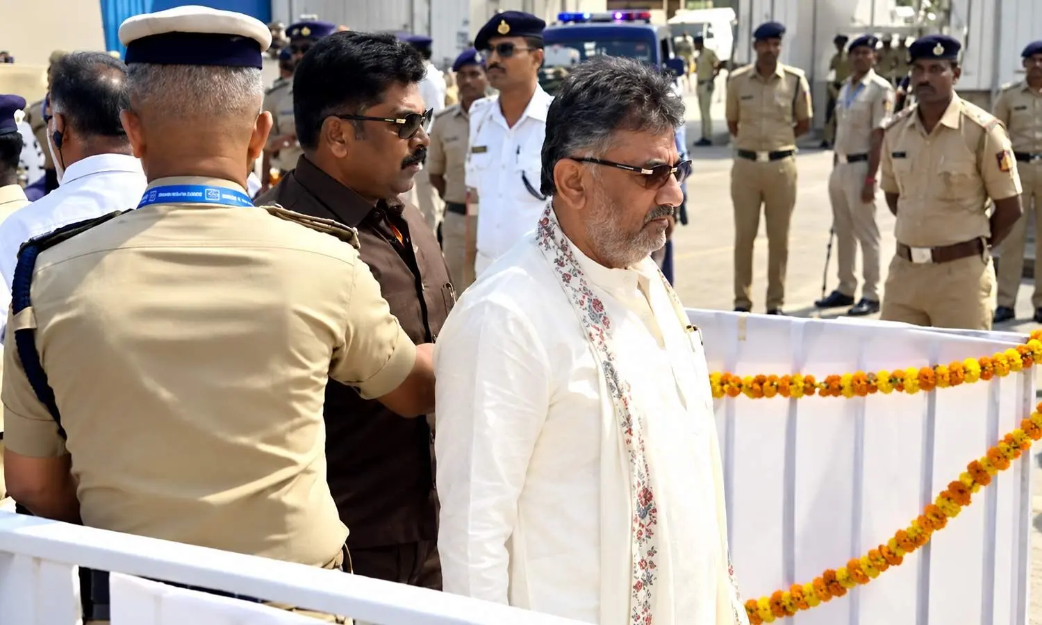 Karnataka ministers stopped at Dasara, Tangadagi objects