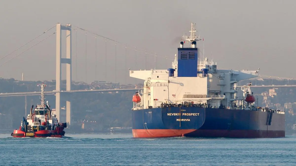 Crude nears $120, fiscal deficit target seen achievable despite risks