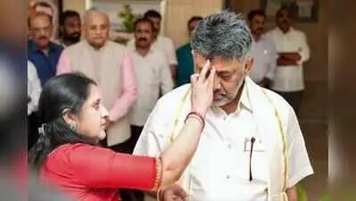 Shivakumar’s silence on sting row hands Kumaraswamy the lead