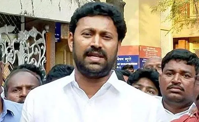 ED seizes cash, summons Avinash Reddy in Vivekananda murder case