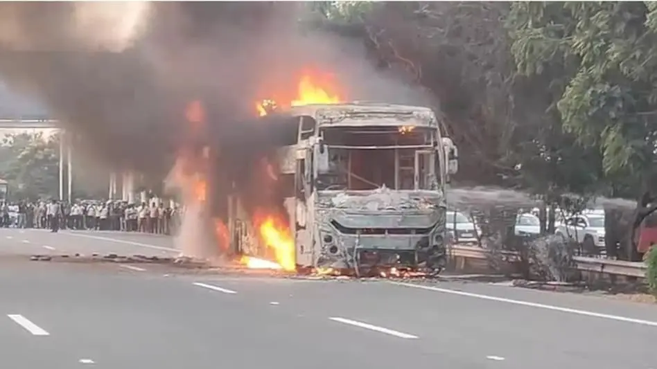 Noida-Greater Noida Expressway bus fire, all passengers safe