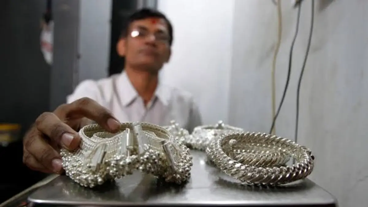 Silver down Rs 14,337 per kg, gold Rs 3,499 in 5 trading days
