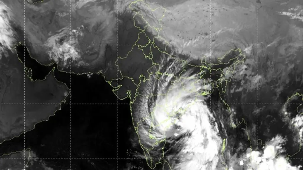Cyclone Arnab leaves 3 dead, 714 villages hit in Andhra landfall