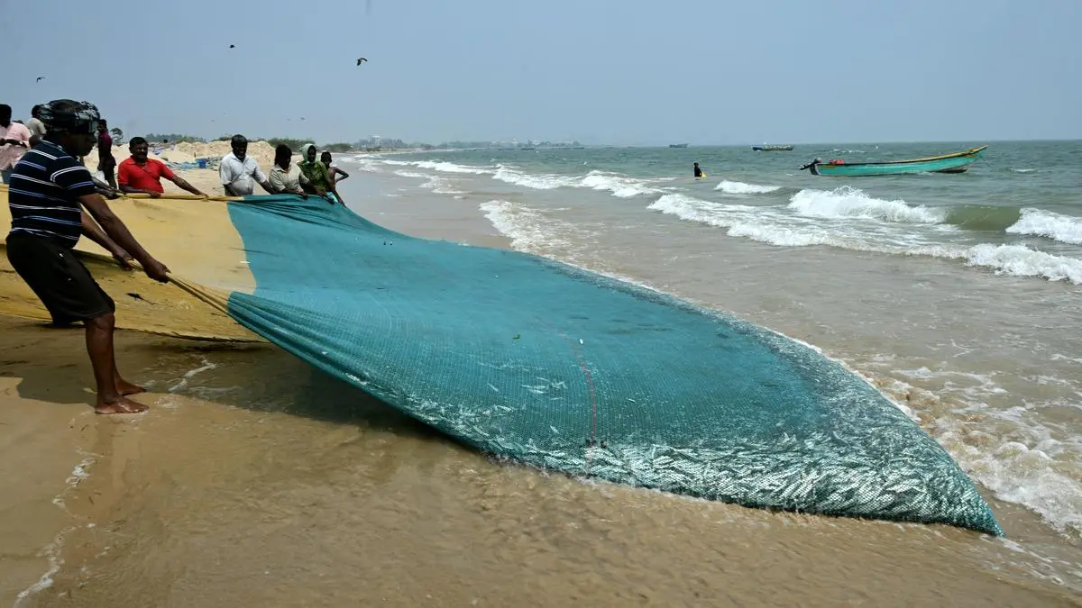 Thoothukudi fishermen stay ashore on cyclone warning