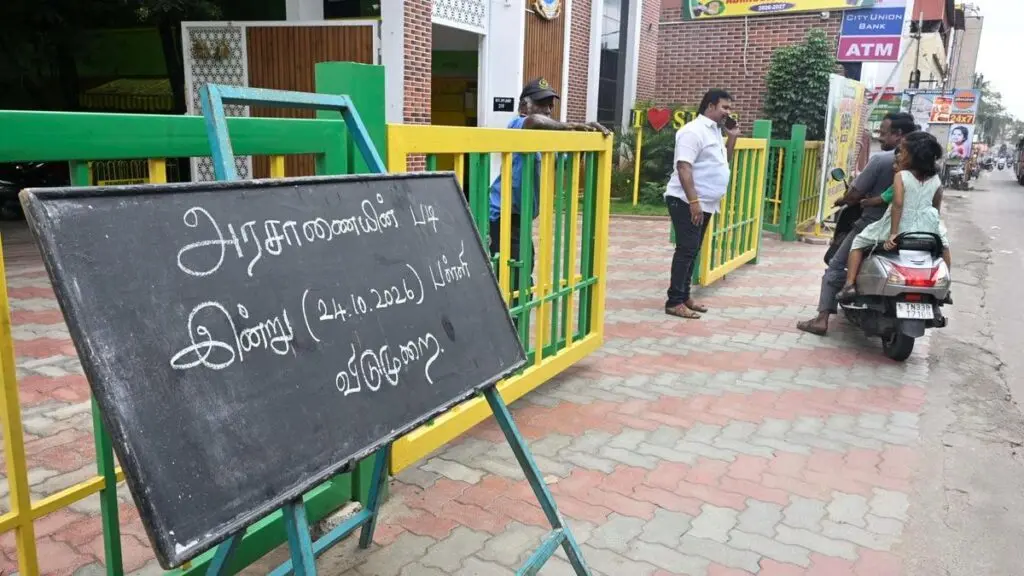 Erode schools send students back after false holiday alert