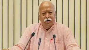 Fadnavis meets RSS chief Bhagwat in Nagpur