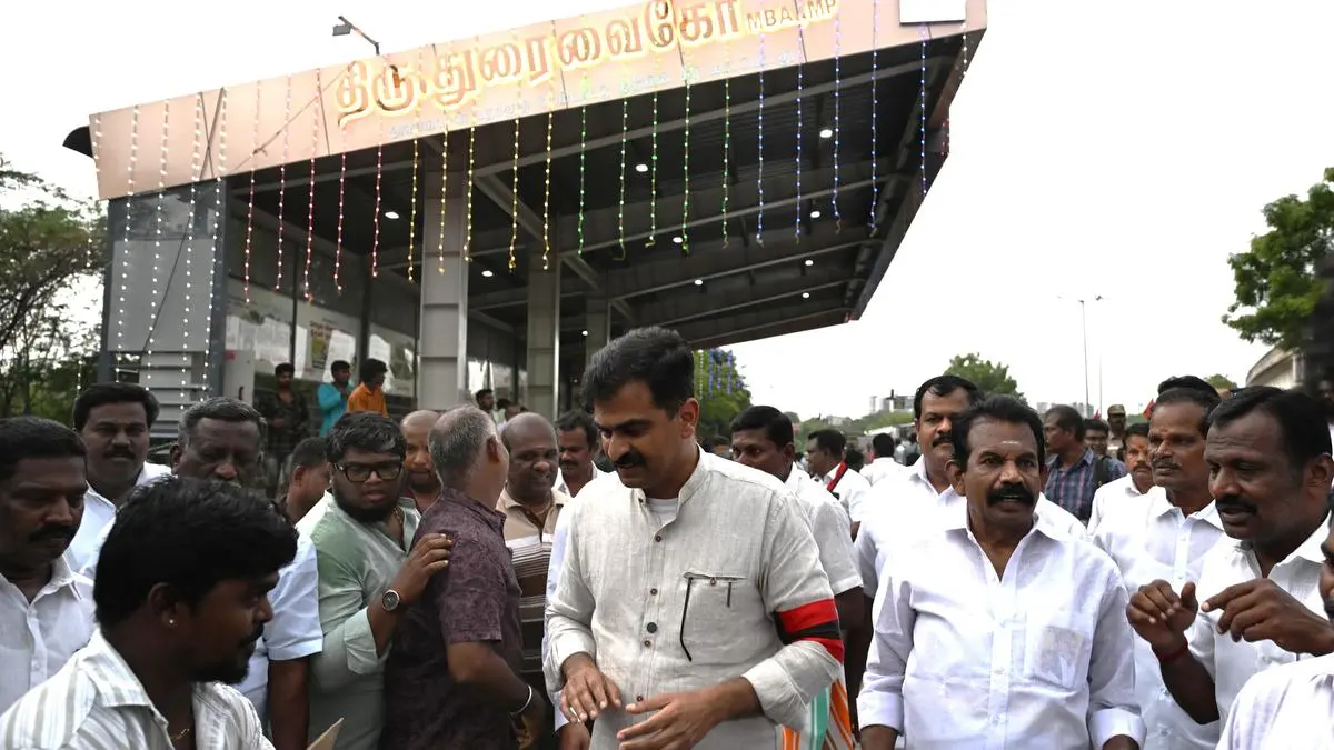 MP Durai Vaiko opens ₹60-lakh bus shelter at Mannarpuram