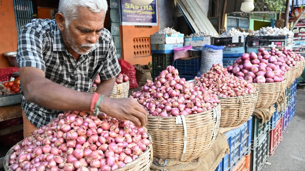 Shallot prices hit ₹170 a kg in Tiruchi on supply crunch