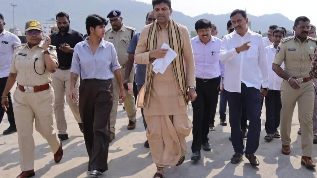 VMC sets up special drainage system for Saras fair at Punnami Ghat