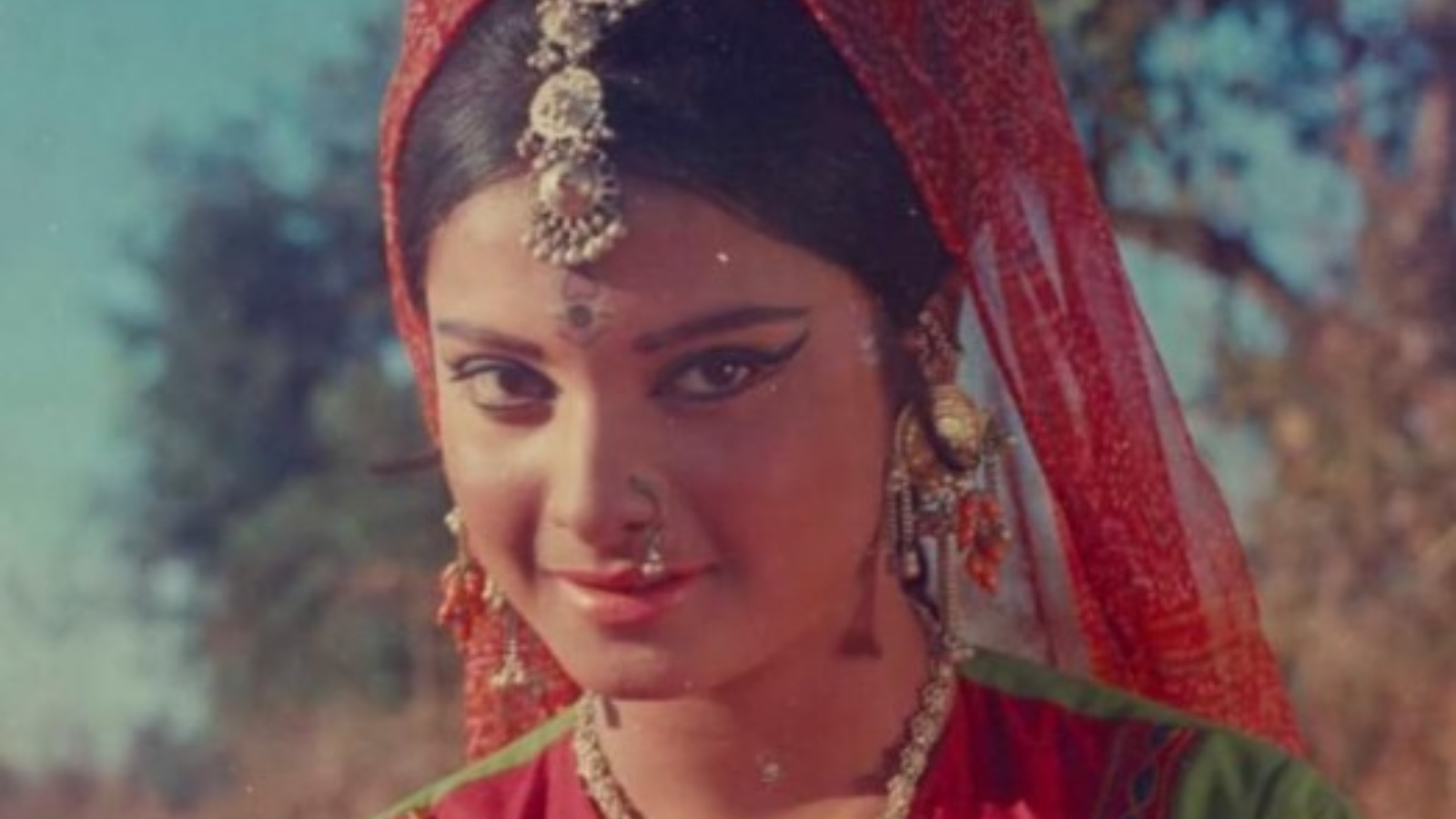Rekha Turns 72, Bollywood Celebrates Her Enduring Stardom