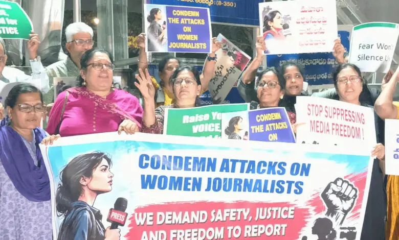 Hyderabad women journalists protest Delhi police action