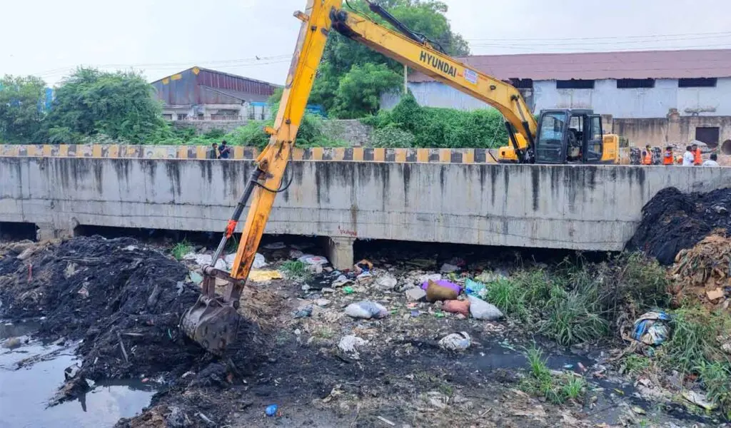 HYDRAA starts desilting 3-km drain to curb Hyderabad flooding
