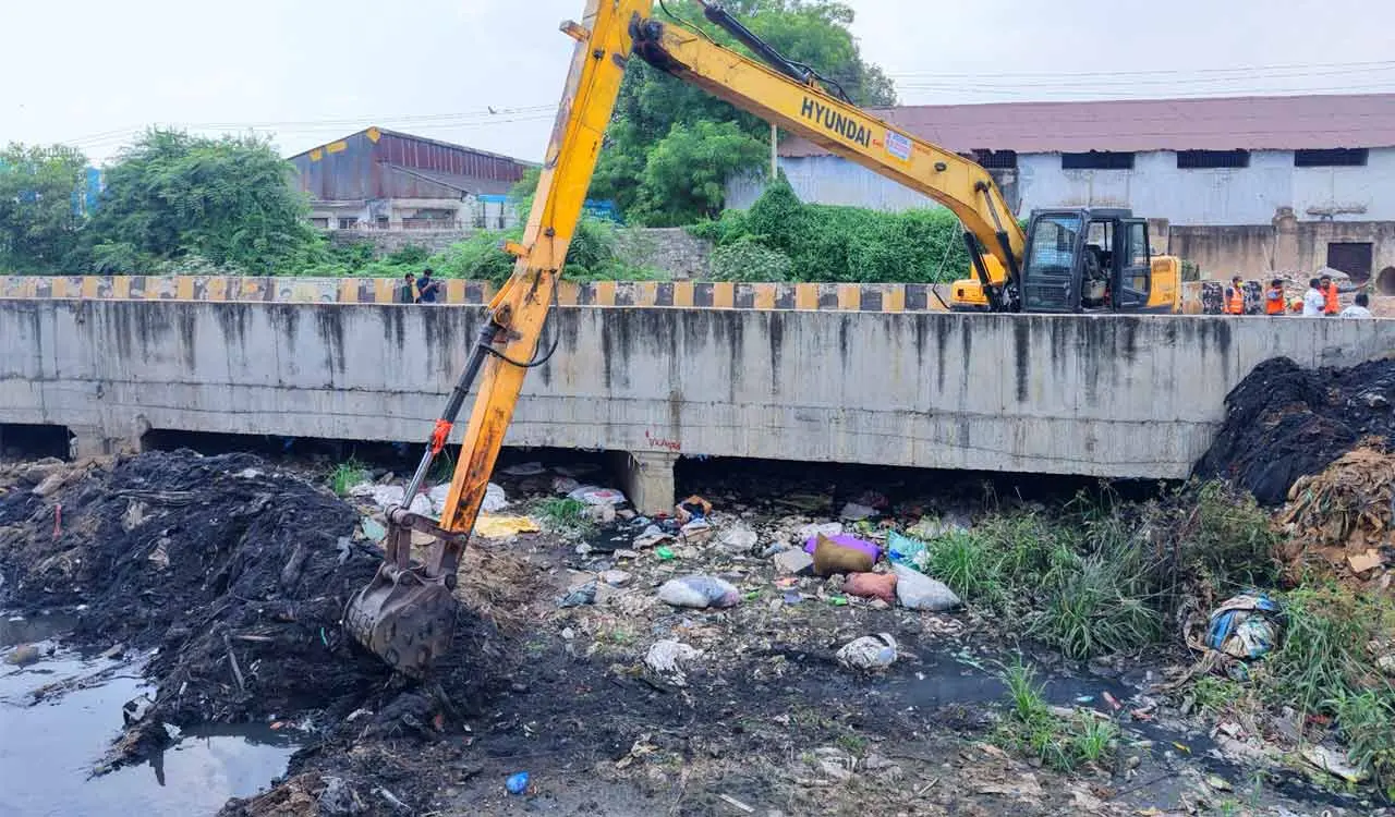 HYDRAA starts desilting 3-km drain to curb Hyderabad flooding