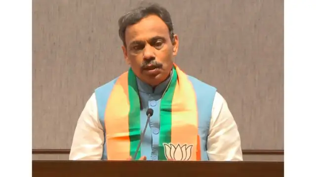 Tawde asks BJP workers to counter SP, Congress on social media