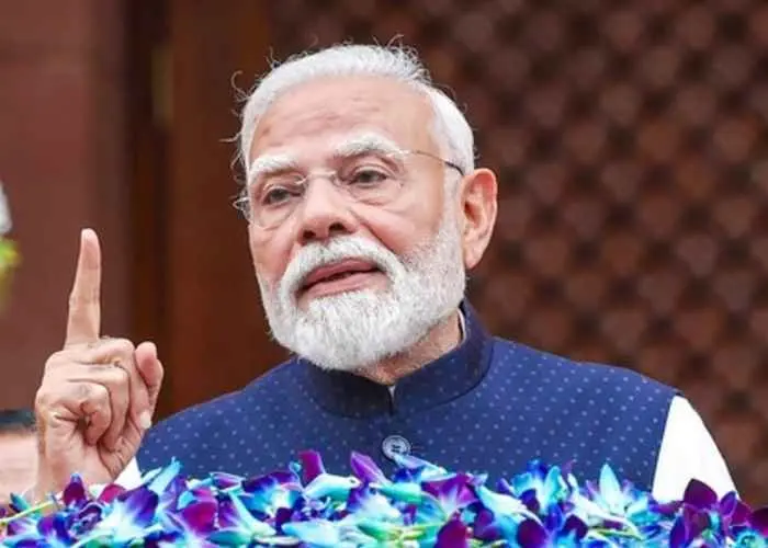 PM Modi calls opposition 'Avrodh Paksh', warns of 'dimagi Naxals'