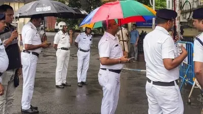 Kolkata pandal collapse triggers stampede, 35 injured